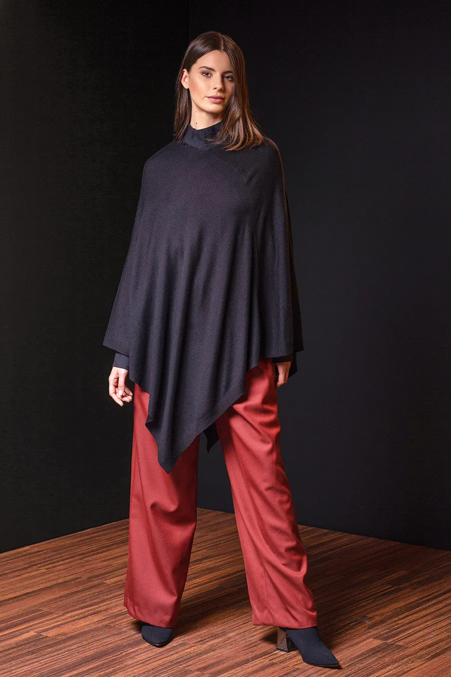 Beryl Poncho Vicuña Color Black