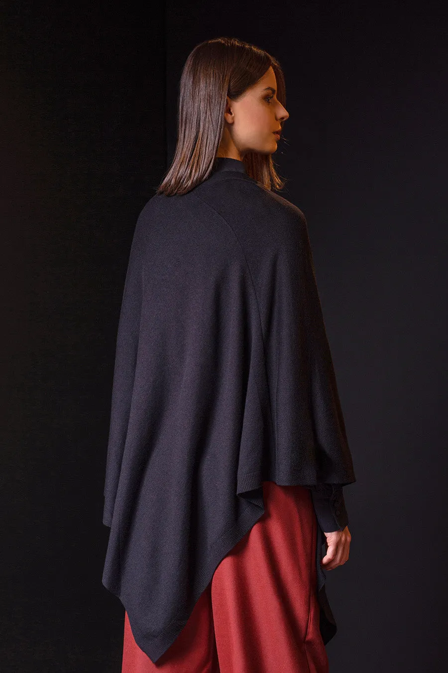 Beryl Poncho Vicuña Color Black