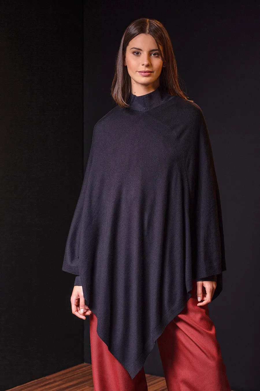 Beryl Poncho Vicuña Color Black