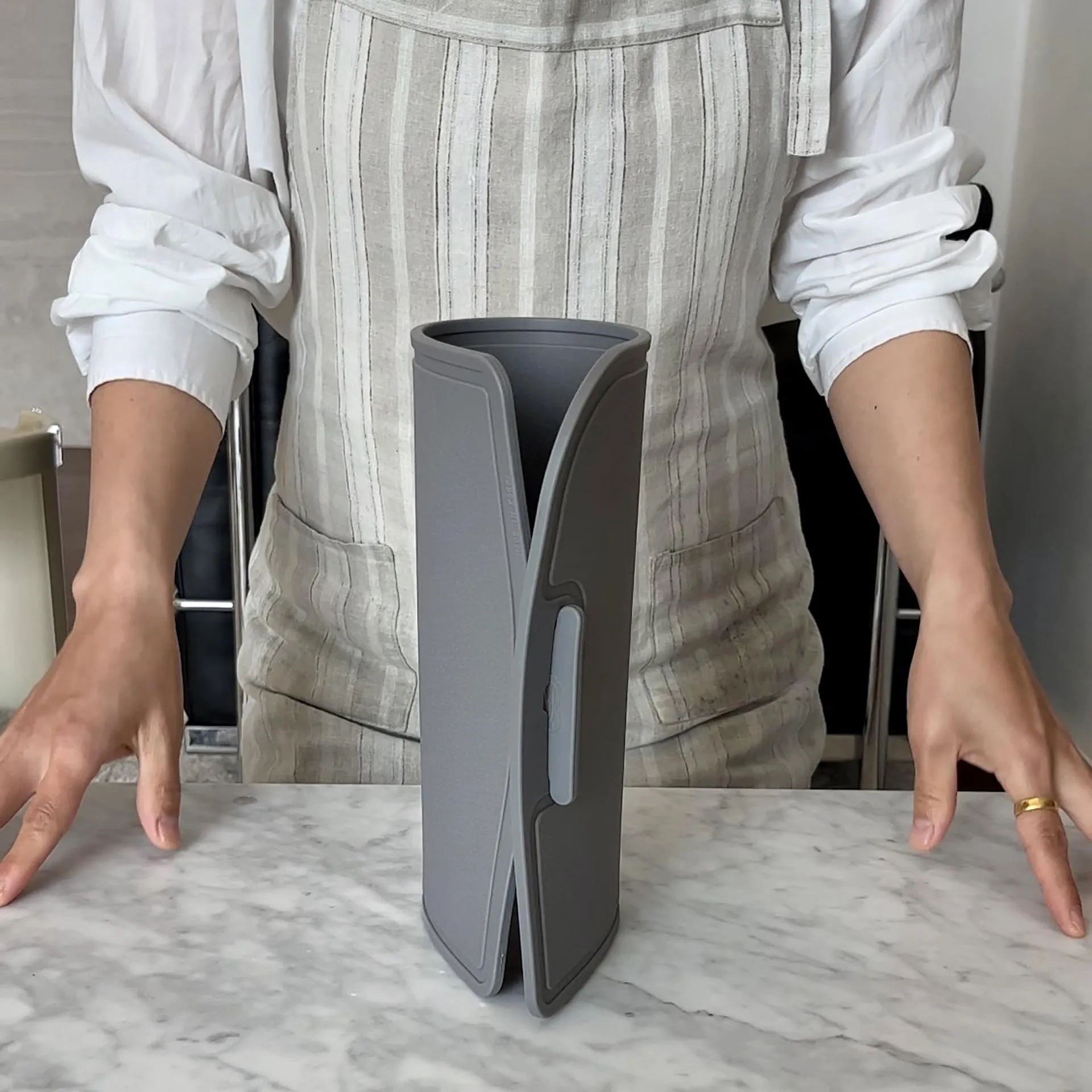 cozymomdeco: Thick and Foldable Silicone Double-Sided Cutting Board