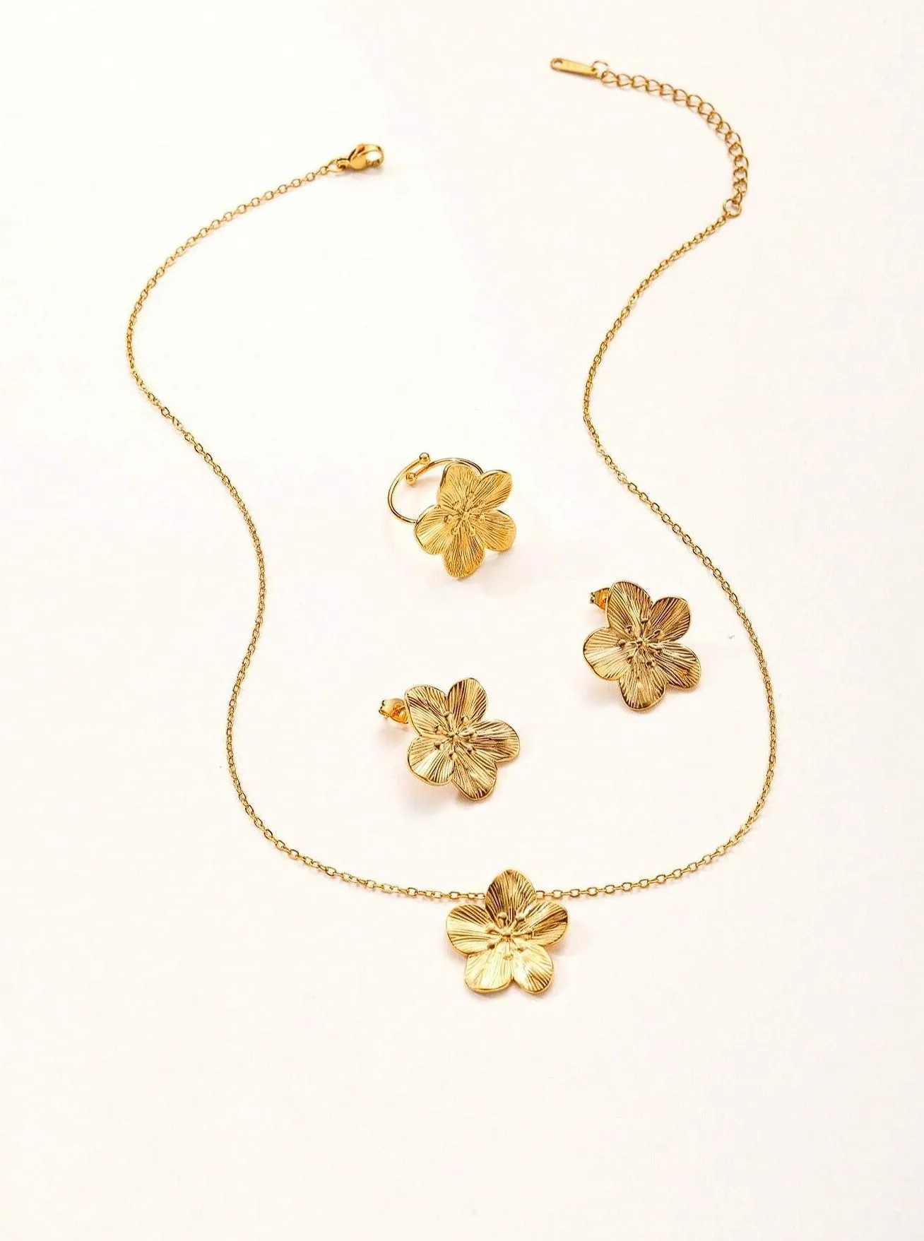 Hera 18K Gold Plated Flower Necklace