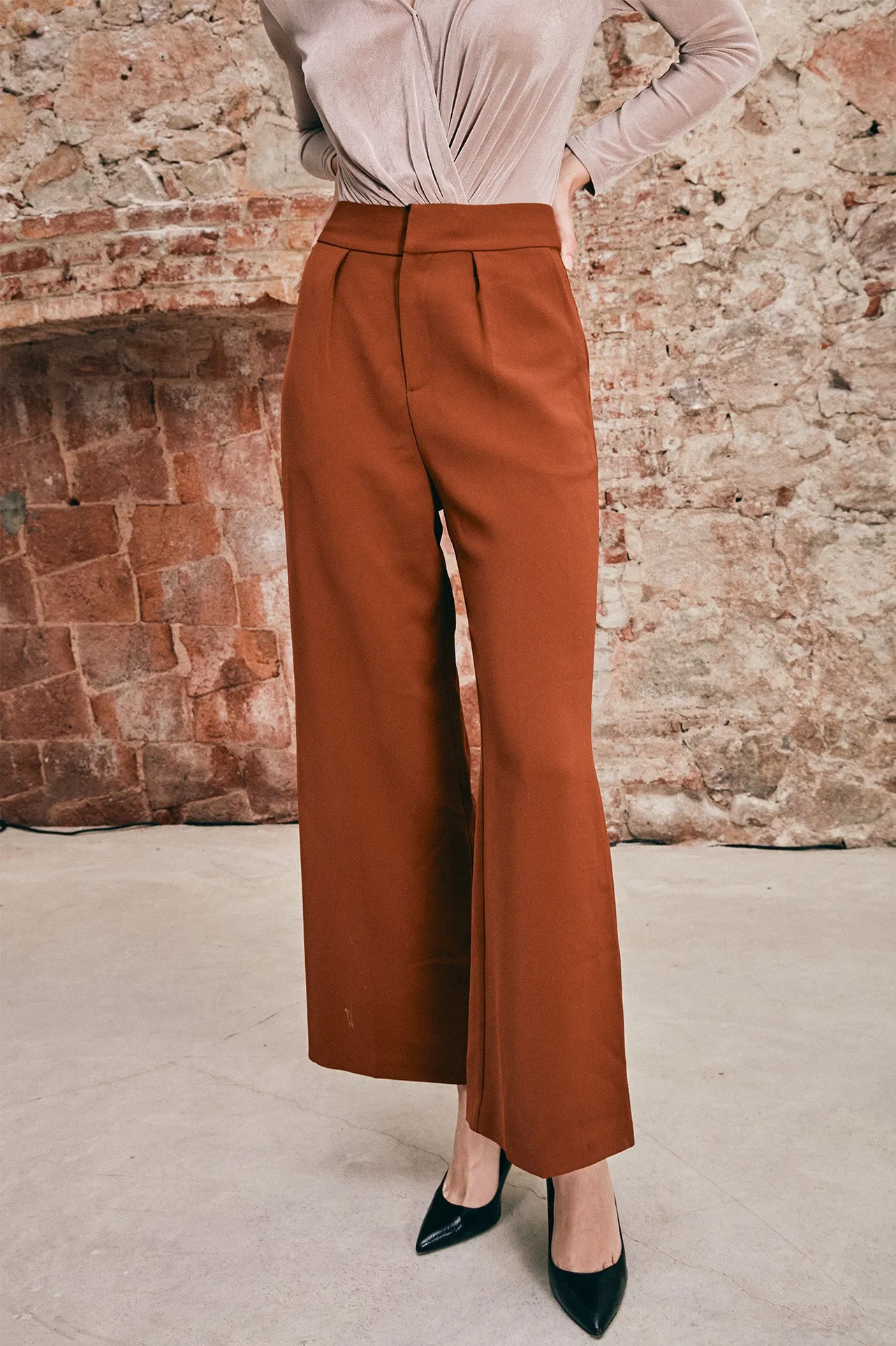 PLEAT DRAPE LEG TROUSER