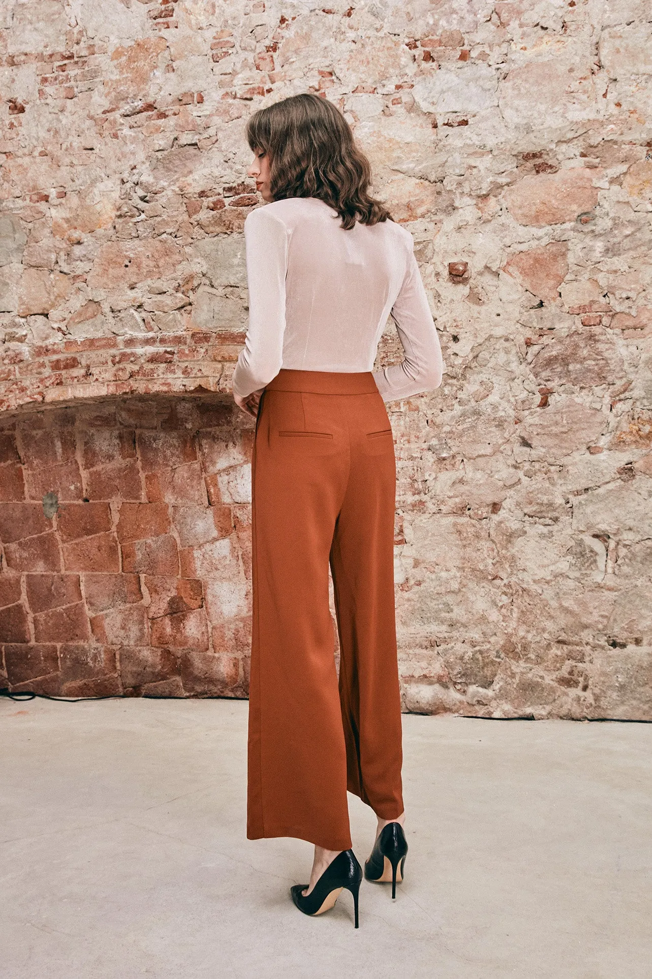 PLEAT DRAPE LEG TROUSER